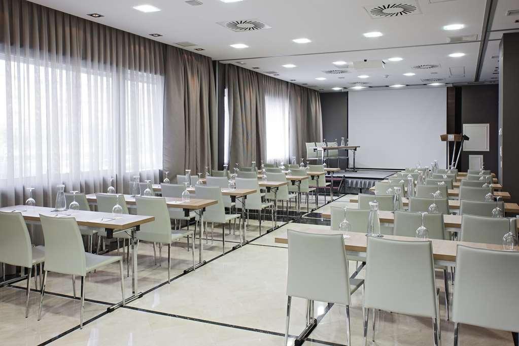 Nh Ribera Del Manzanares Hotel Madri Instalações foto