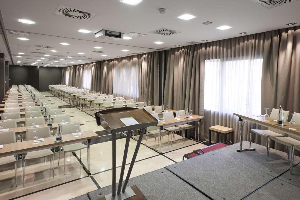 Nh Ribera Del Manzanares Hotel Madri Instalações foto